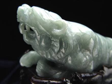 バイヤー厳選!!】◇高品質翡翠原石使用◇極みの一刀繊細彫刻