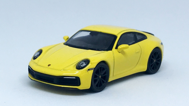 MINI GT 1/64 ポルシェ 911(992) カレラ 4S レーシングイエロー(右