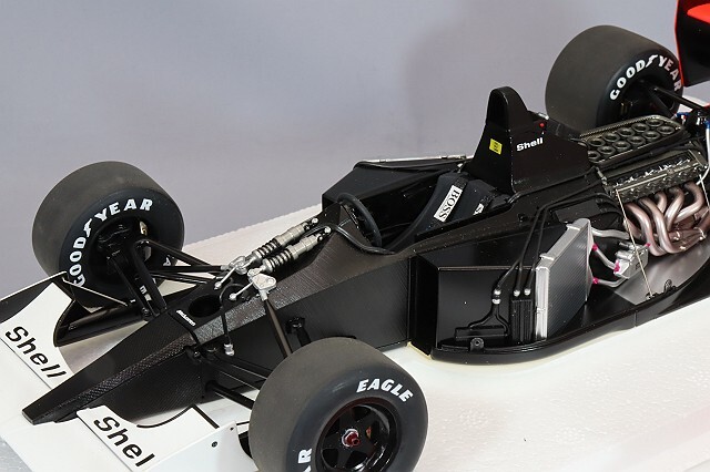 オートアート コンポジット 1/18 マクラーレン ホンダ MP4/6 F1 1991