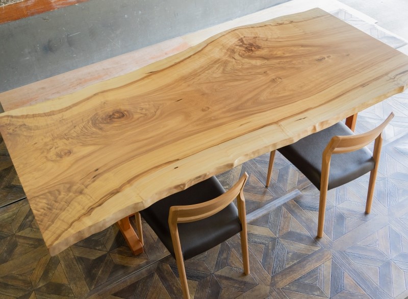 241巾栃一枚板 兼用脚付 52511