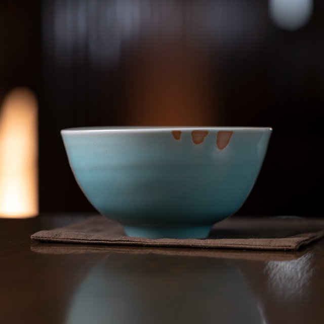 青白磁抹茶碗（IH-050） 作家「市川博一」