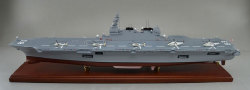 1/200海上自衛隊いずも型護衛艦 DDH-183 いずも精密模型完成品