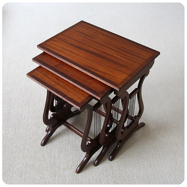 イギリス アンティーク ネストテーブル マホガニー ハープ脚 飾り台