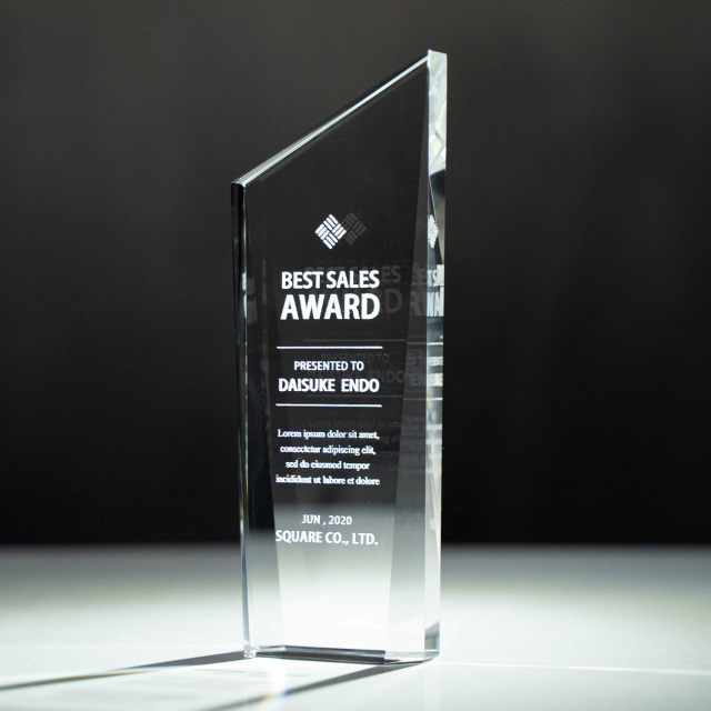 クリスタルトロフィー 内部レーザー彫刻《XC-L-0193_Aサイズ》(高さ