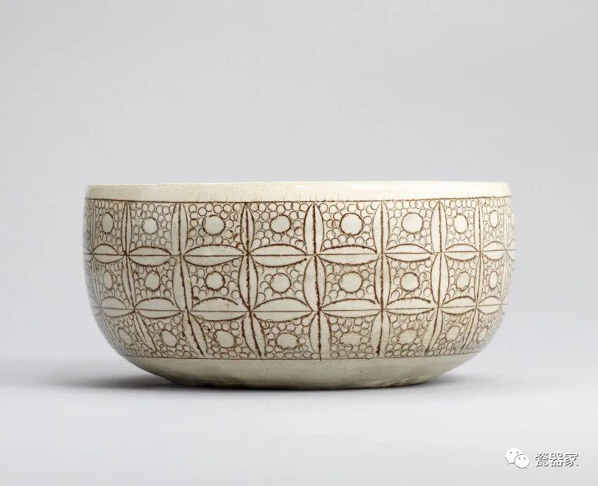 宋代の磁州窯で「幾年幾年」の文様が描かれた鉢 宋代の磁州窯で「幾年