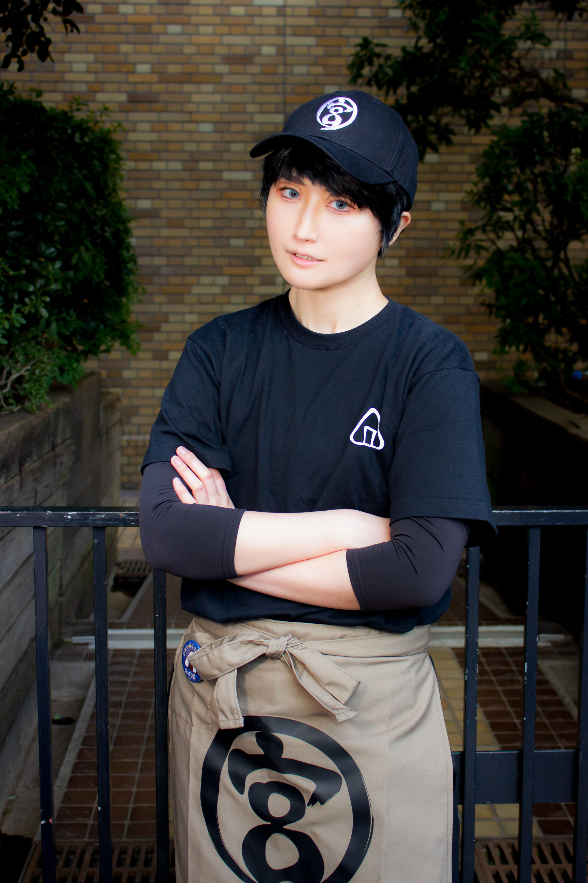 ハイキュー 】 おにぎり宮のTシャツ Mサイズ 缶バッジ 4個付き 宮治 宮