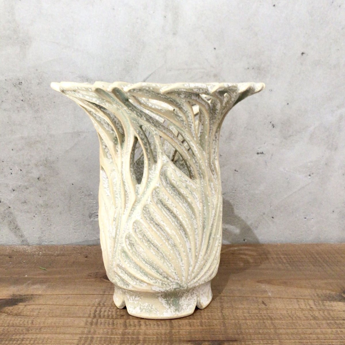 沖縄の陶器・やちむん】 新里竜子 南端ポタリー 花器C | 沖縄のうつわ