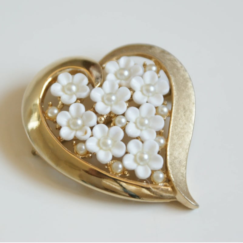 TRIFARIクラウントリファリ ホワイト パール 勿忘草 ハート ブローチ
