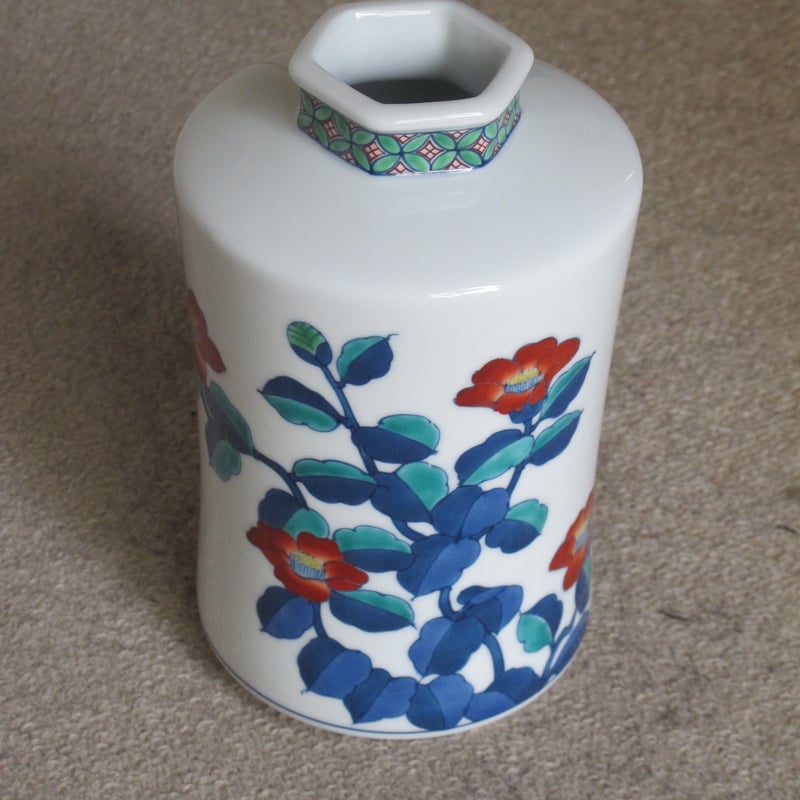 舘林貞夫】赤絵の伝統 日本の名窯 古琳庵窯 舘林貞夫作 錦雪椿絵 花瓶