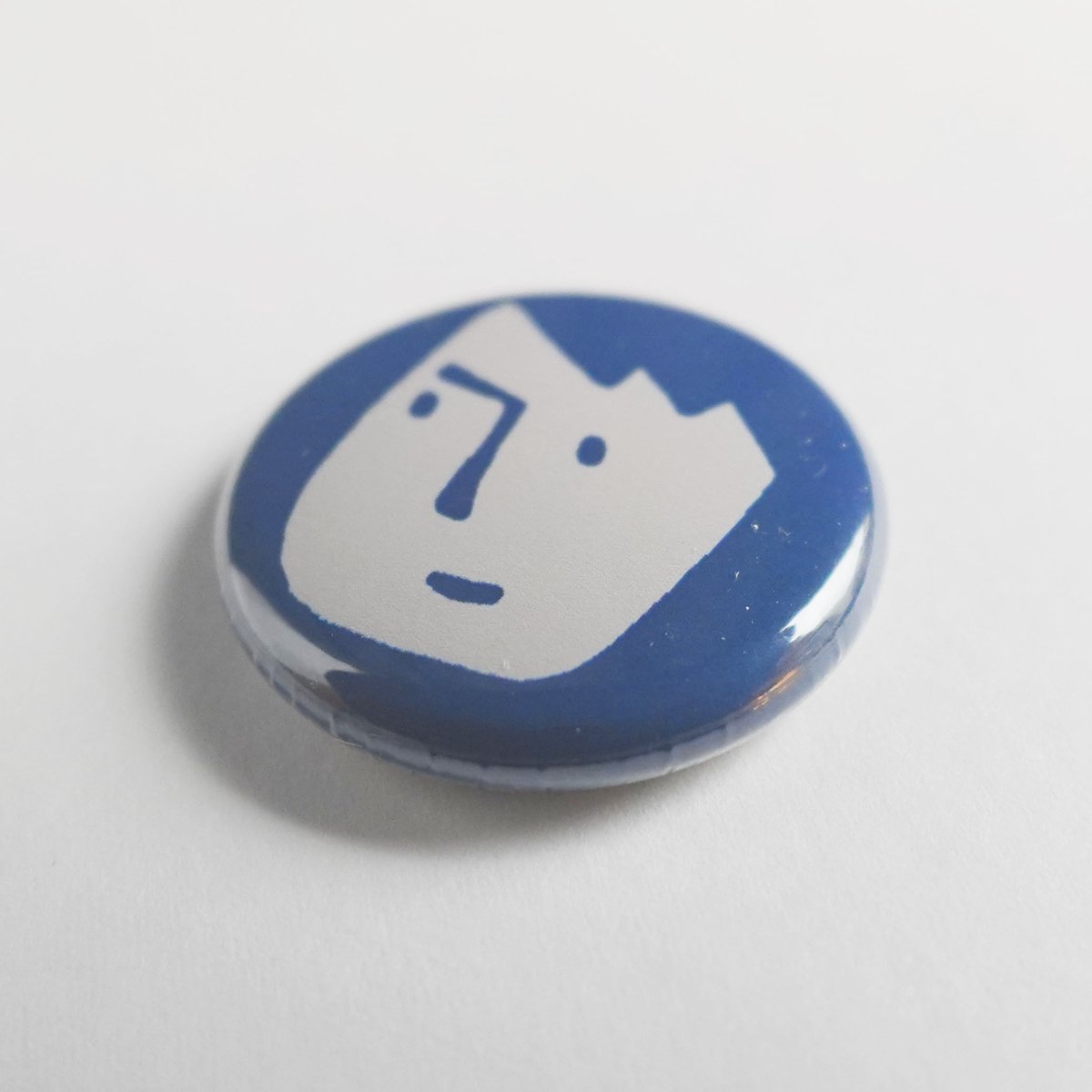 ぐるりん 缶バッジ 顔【せな】 コン 直径25mm | ぐるりん雑貨店