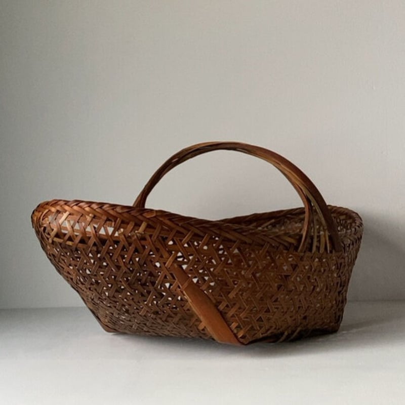 古い持手籠 竹材捻り加工ワンハンドル籠 幅約55cm 立体舟型 大正期