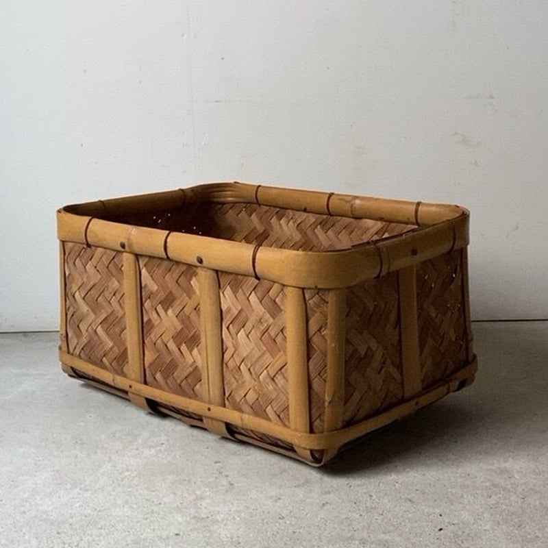 昔の竹編み込み籠