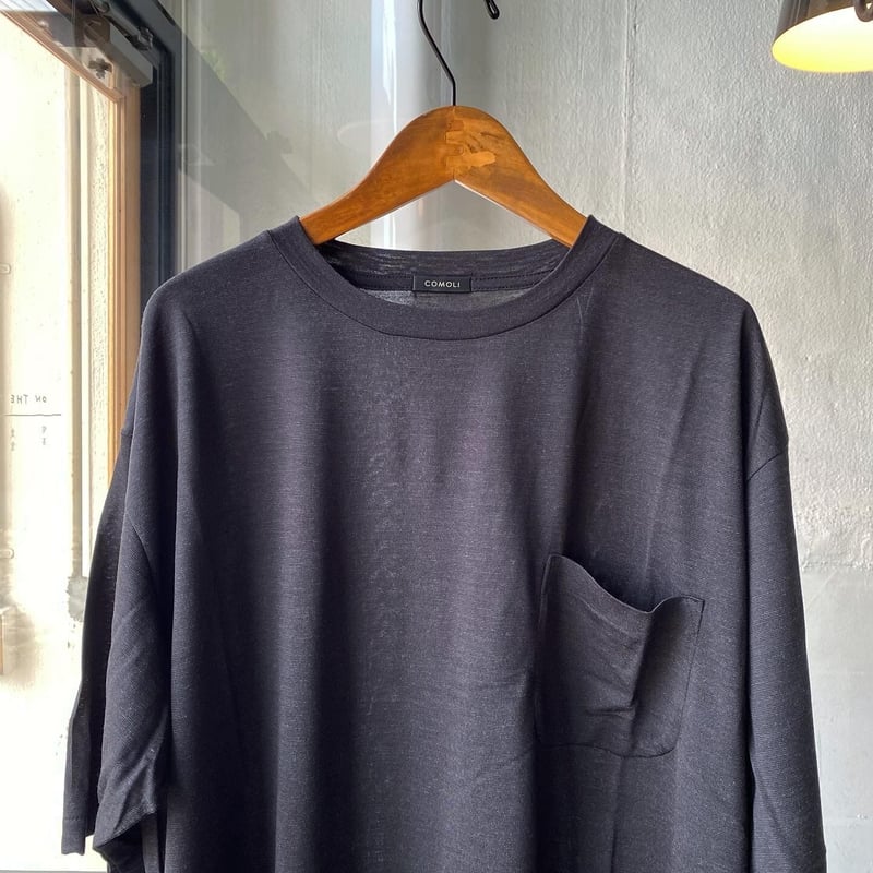 COMOLI サマーウール天竺 Tシャツ | Less Higashikawa