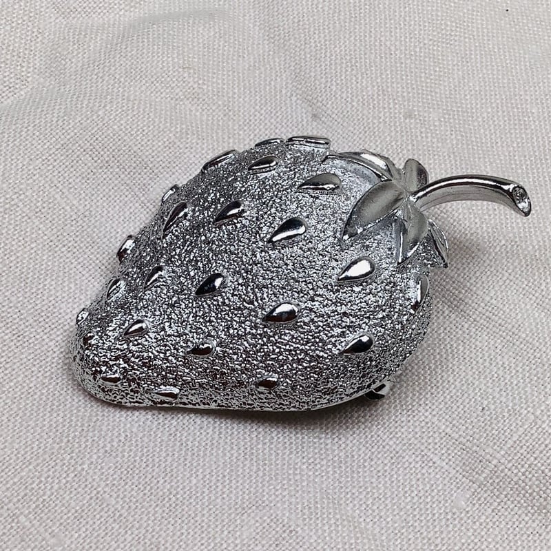 いちごのブローチ サラコベントリー社 a-1414 | Ivy