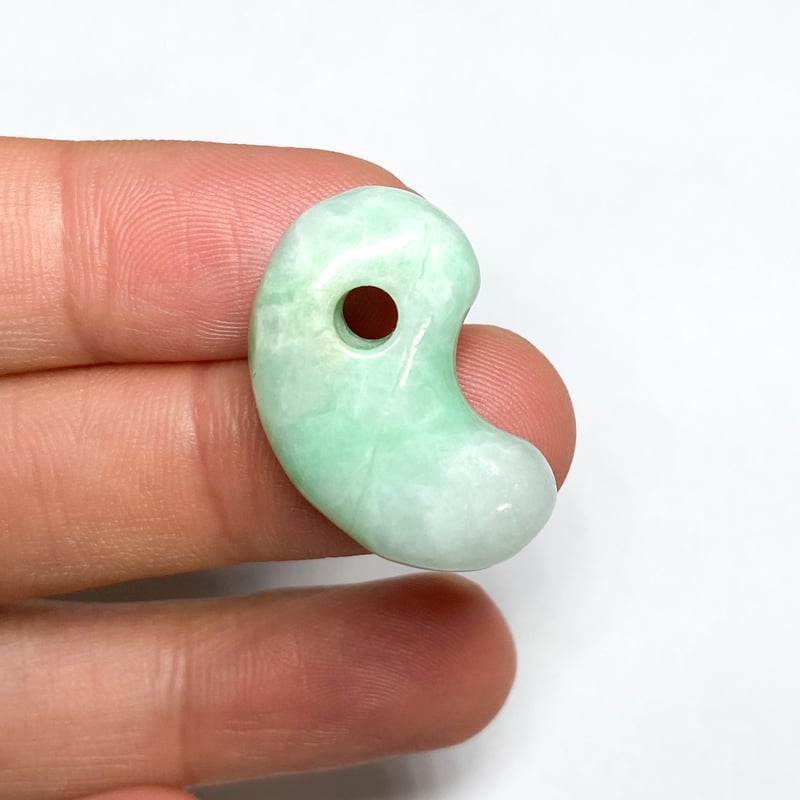 🐥🐉【希少/最高品質】糸魚川翡翠勾玉(透過)/成功、繁栄、霊性 | -縁