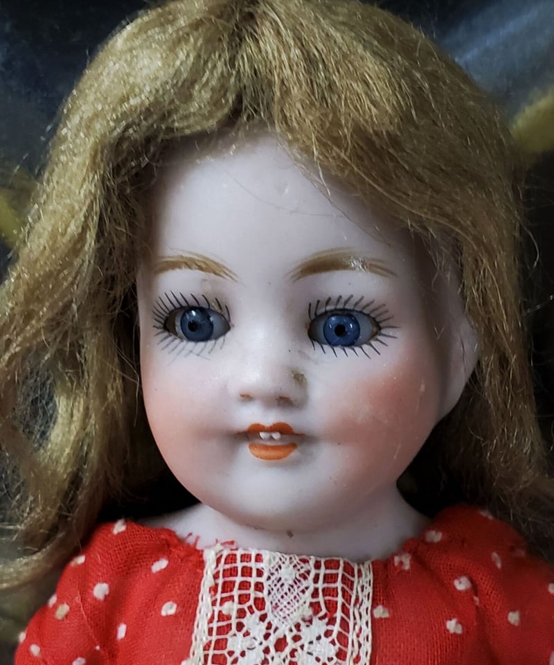 赤いドレスのビスクドール アンティーク品 | アンティーク ベルベット