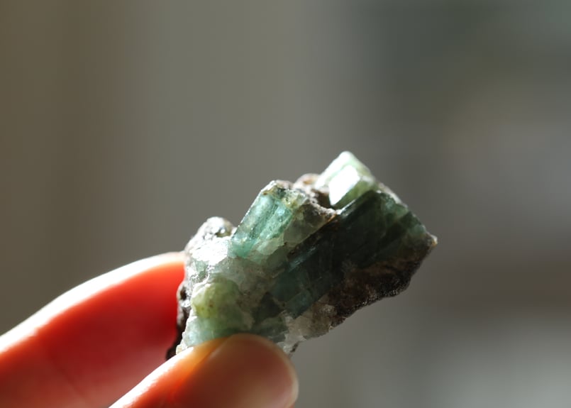 瞳の中の永遠】パキスタン産 エメラルド 原石 | Y.S.Y24