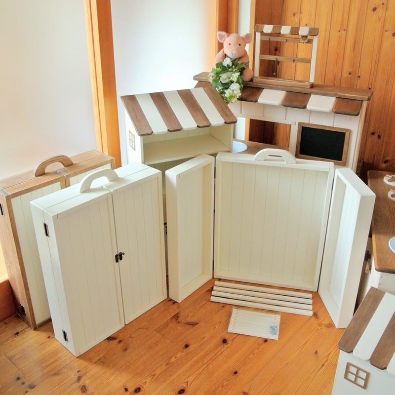 スリムな観音開きのカスタマイズ什器 | Natural Flower