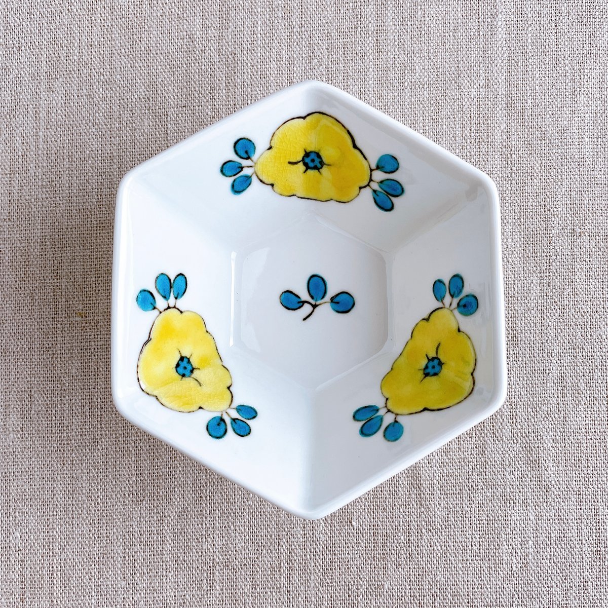 色絵牡丹六角小鉢 | nao uchimura 内村七生