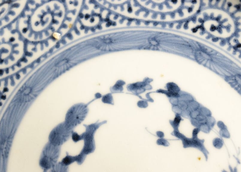 江戸中期染付蛸唐草文7寸皿 フリモノ,黒点③ | 吉祥寺PukuPuku