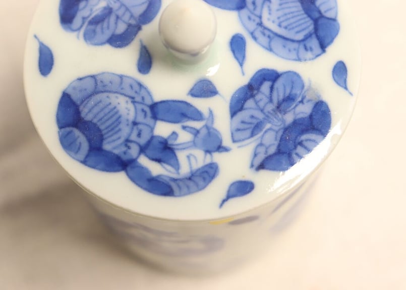 江戸幕末染付蝶と草花図火入れ,灰吹きセット 灰吹き小ホツ,ニュウ