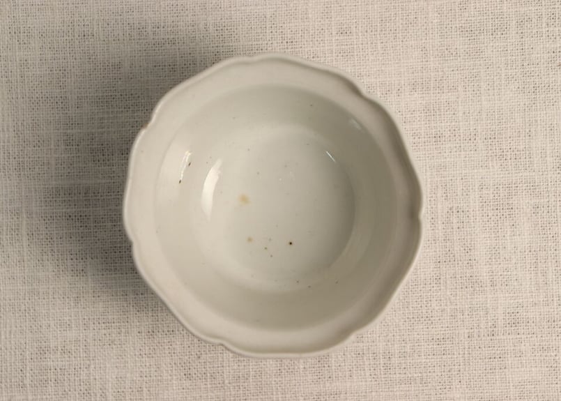 江戸中期柿右衛門白磁輪花縁向付 | 吉祥寺PukuPuku