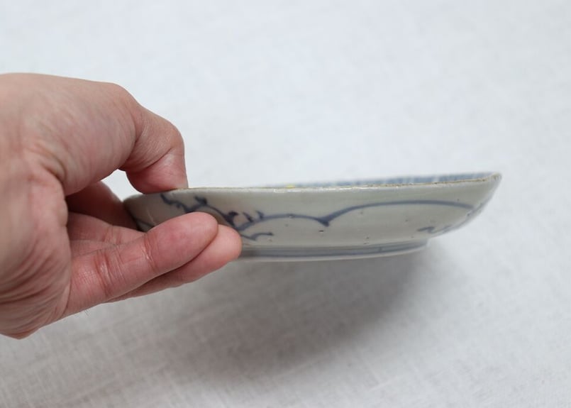 江戸中期くらわんか染付矢羽根に花図小なます皿 口縁釉薬剝げ | 吉祥寺