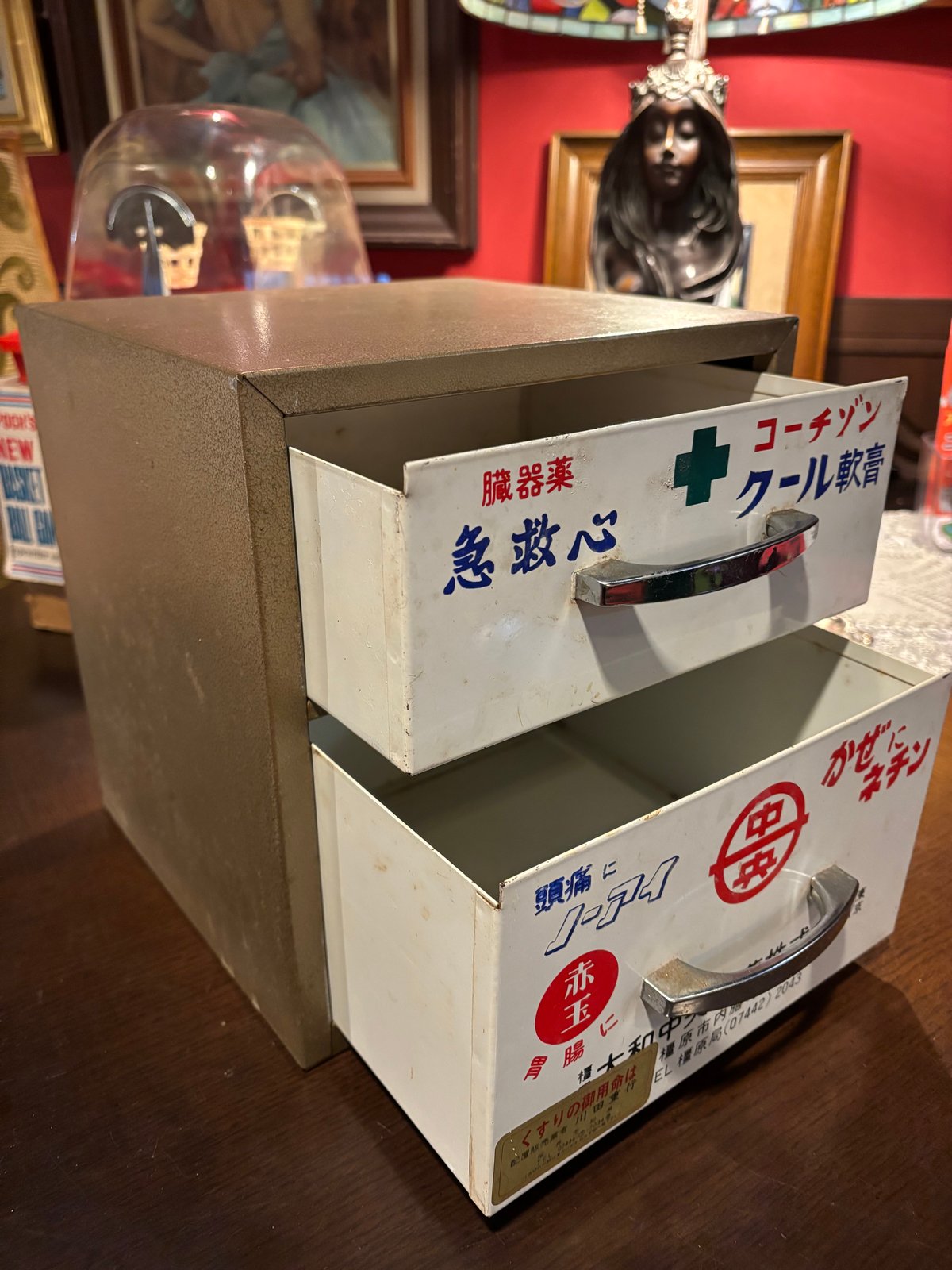 希少！】昭和レトロ スチール製薬箱 | アンティーク家具と喫茶