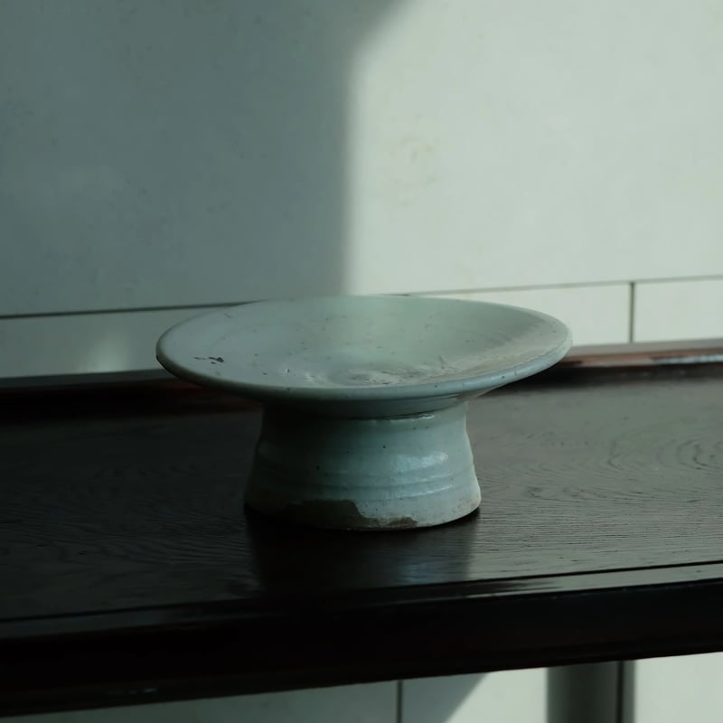 李朝前期 白磁高台皿 | gallery & boutique 雪月花