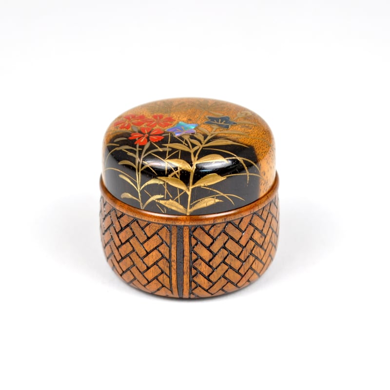 □山中漆器 嘉匠菴 中村 孝也作「黒柿 花篭香合 秋草蒔絵」な-0155