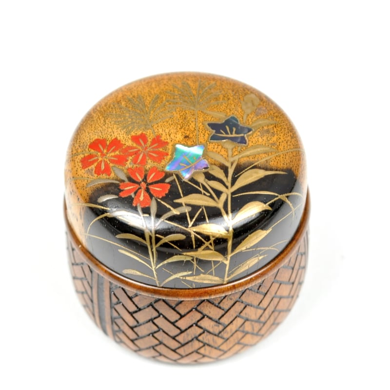 □山中漆器 嘉匠菴 中村 孝也作「黒柿 花篭香合 秋草蒔絵」な-0155