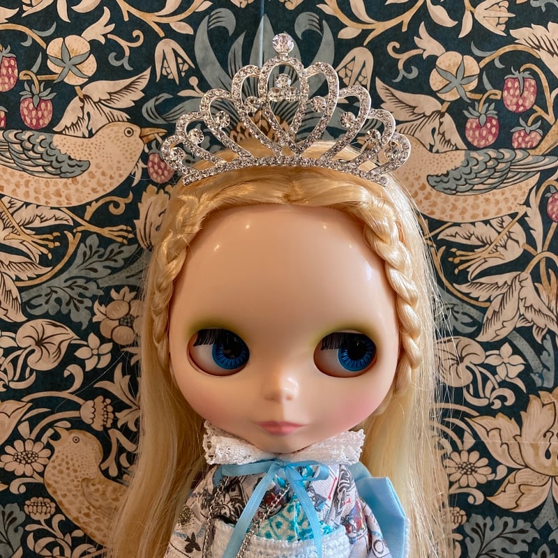 ブライス アイシードール『ティアラ』シルバー ラインストーン