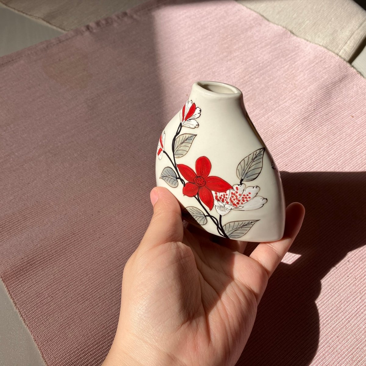 バッチャン焼き 小さい花瓶 白 赤い花柄 フラワーベース ベトナム雑貨