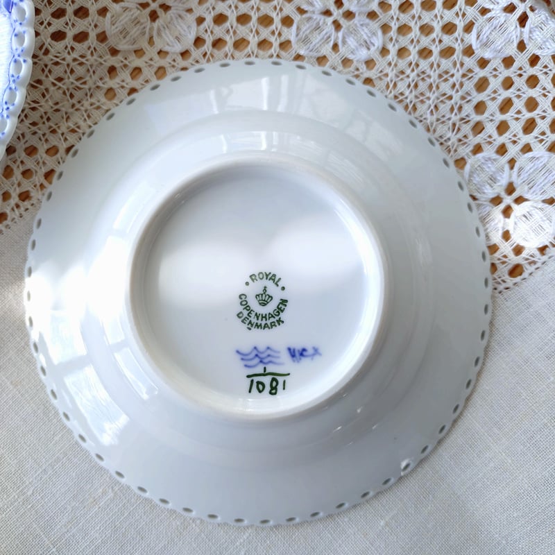 1957年のRoyalCopenhagenロイヤルコペンハーゲンフルレースのベリー皿