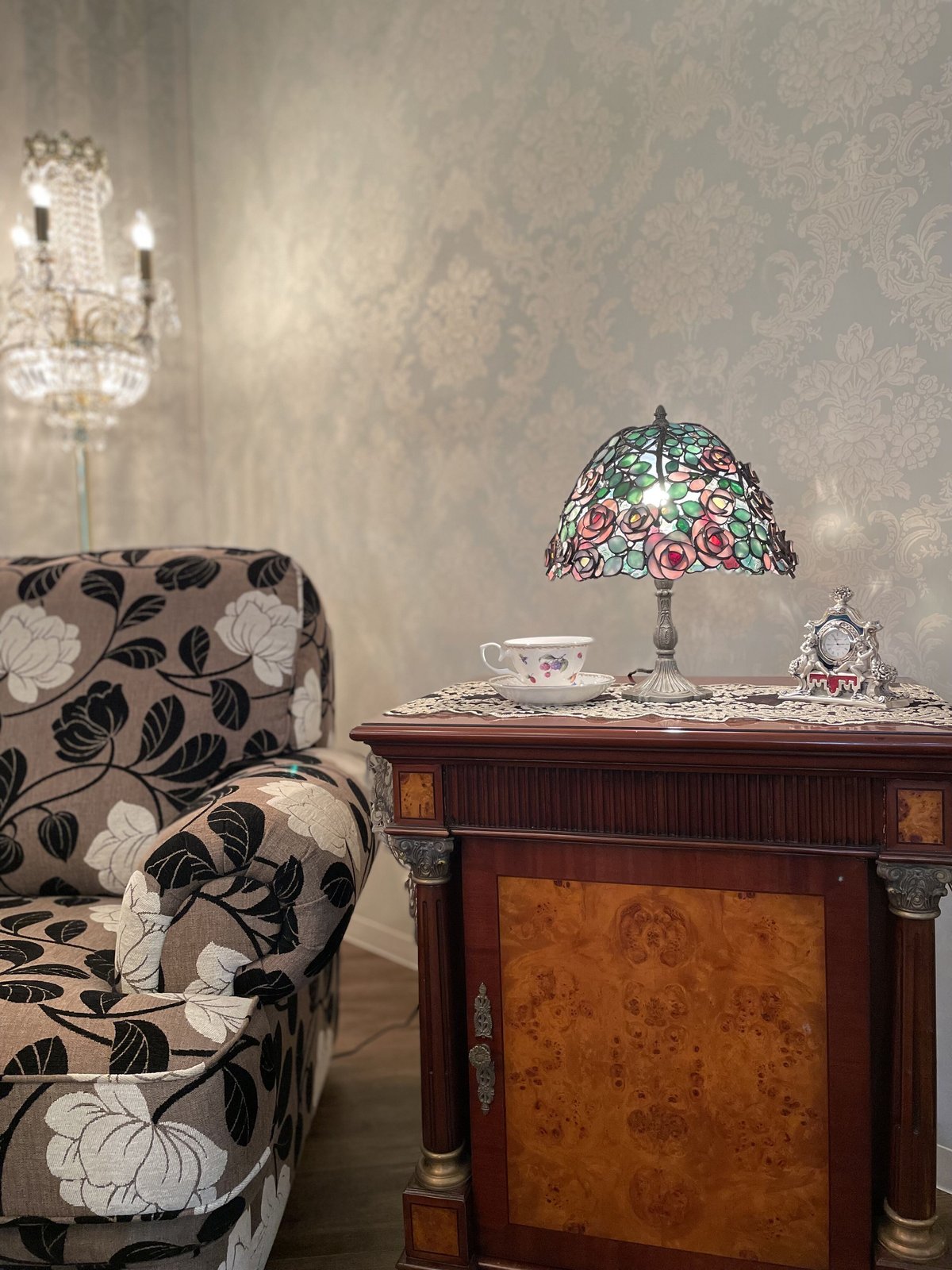 ステンドグラス ピンクローズのパネル(スタンド付)縦65.3㎝×横47