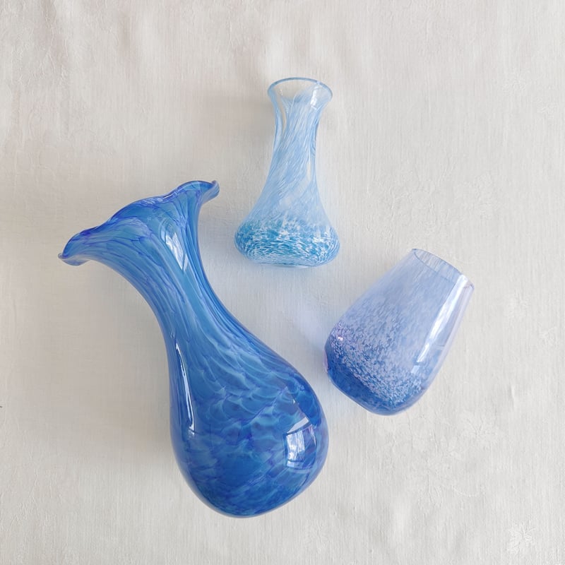 ウランガラス花瓶 (青＆透明のストライプ模様) ウランガラス花瓶 (青