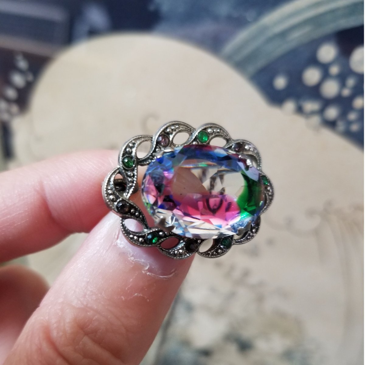 アンティーク 虹色 初期ストライプ アイリスガラスのブローチ