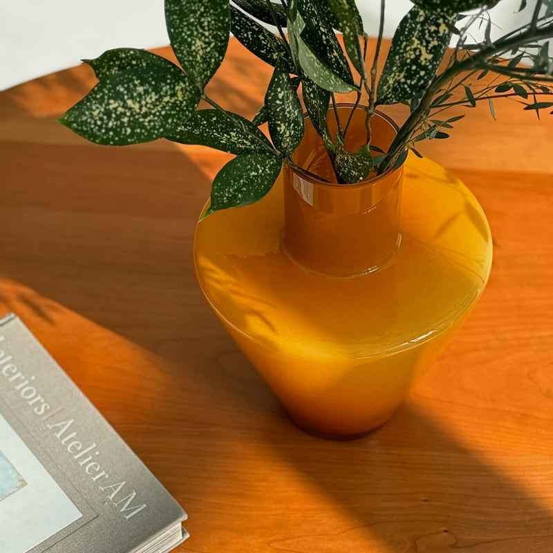 オレンジと黒のストライプのガラス花瓶 オレンジと黒のストライプの