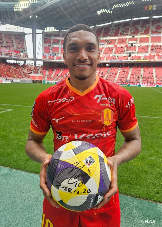 2025 Jリーグ 直筆サインカード 名古屋グランパス マテウス・カストロ