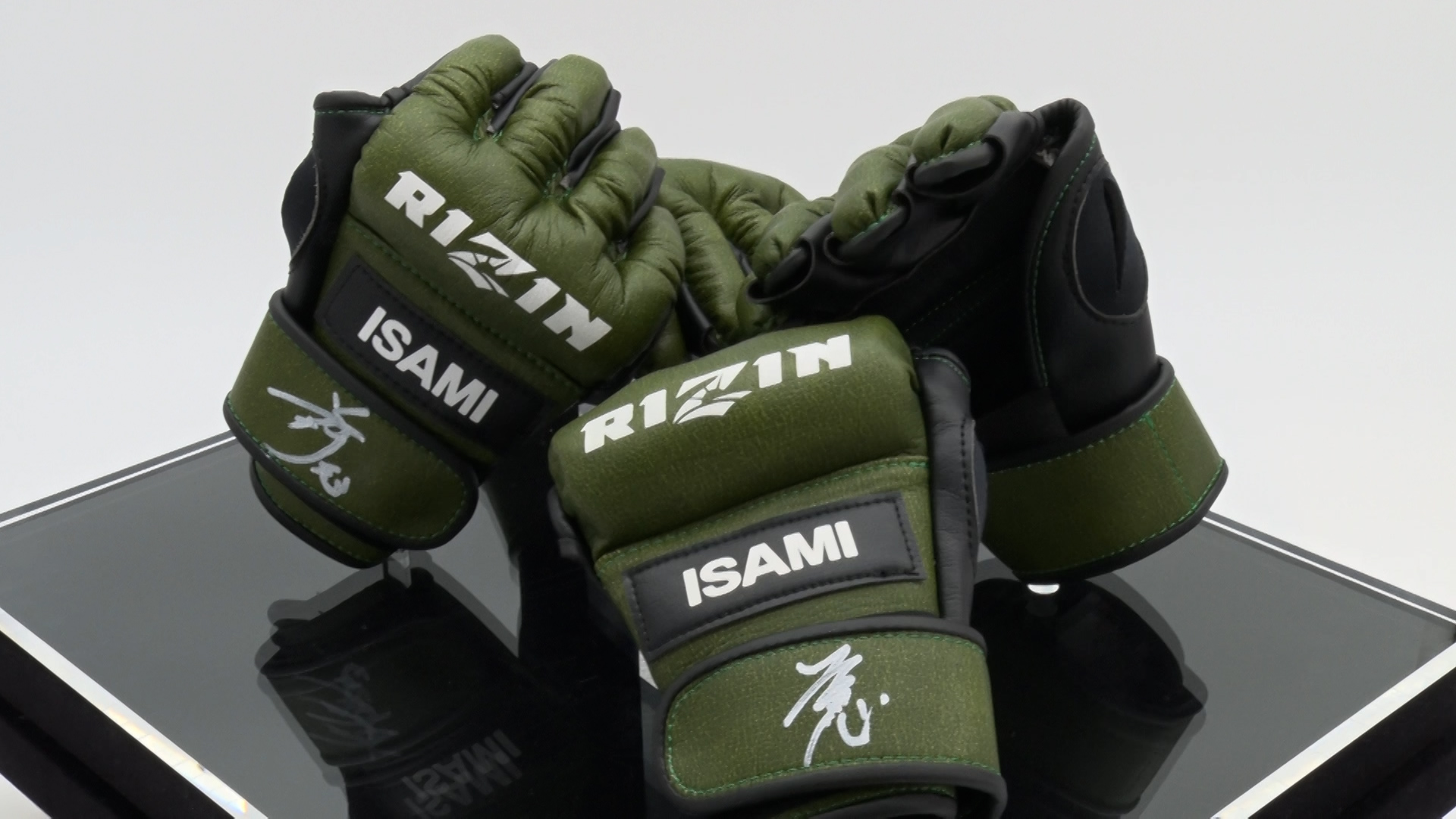 ☆RIZIN太田忍直筆サイン入りグローブ太田忍着用済み ☆RIZIN太田忍