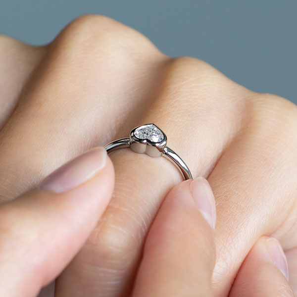 PT950 トランク ハートシェイプ ベゼル リング 0.5ct｜婚約指輪