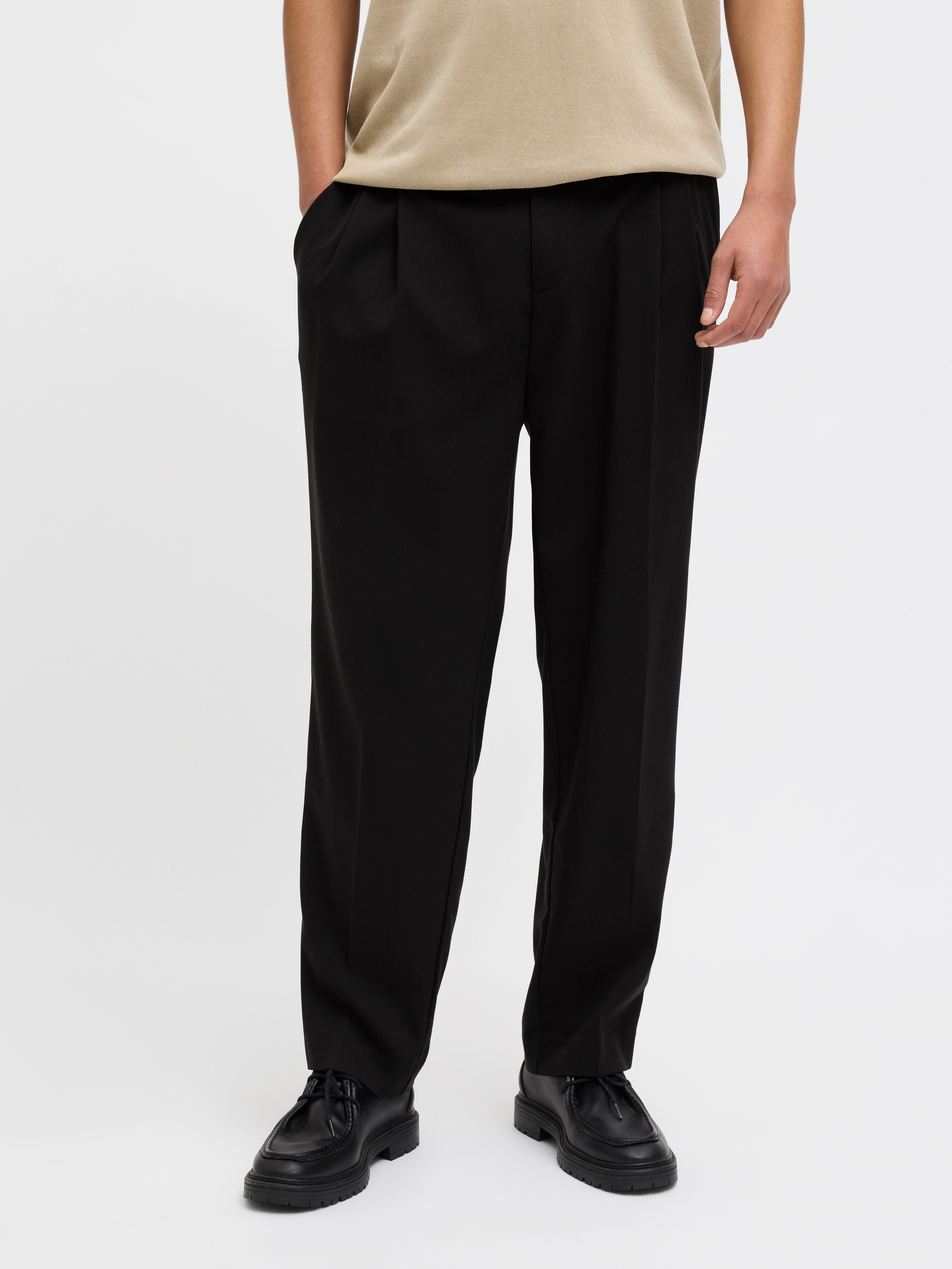 Loose Fit Chino pants | Black | Jack & Jones®