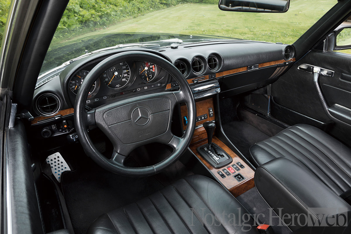 メルセデス史上最高のロングセラーとなったSL｜1989年式 メルセデス