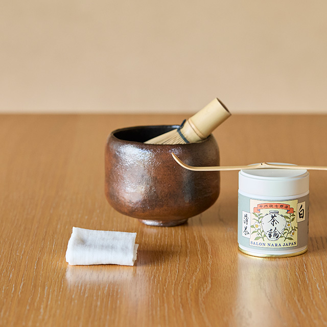 黒楽茶碗「あやめ」長次郎写｜食卓の道具｜中川政七商店 公式サイト