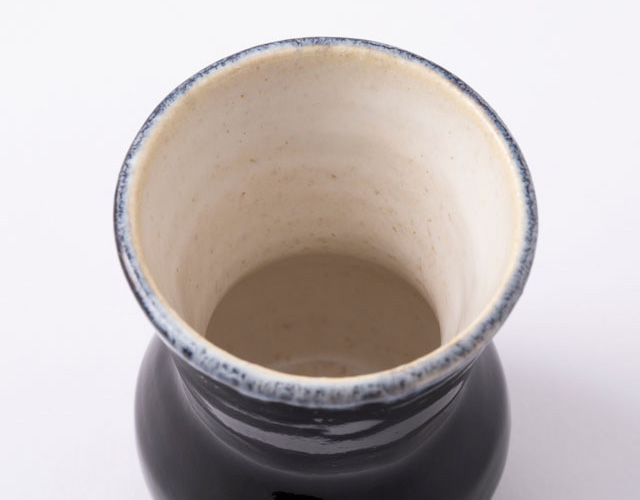 信楽焼の花入れ 鼓型 黒｜園芸｜中川政七商店 公式サイト