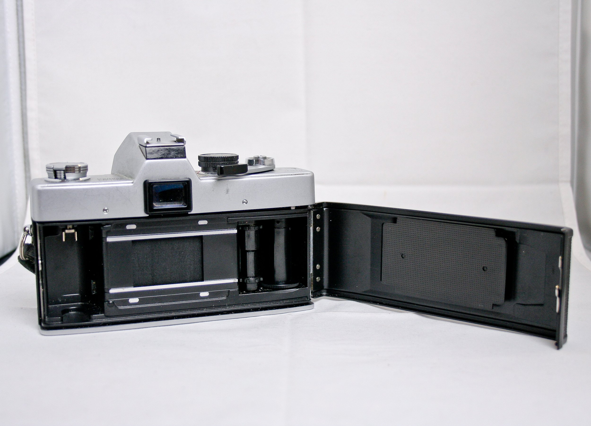 Minolta SRT 101 Body (*) — Camera Center