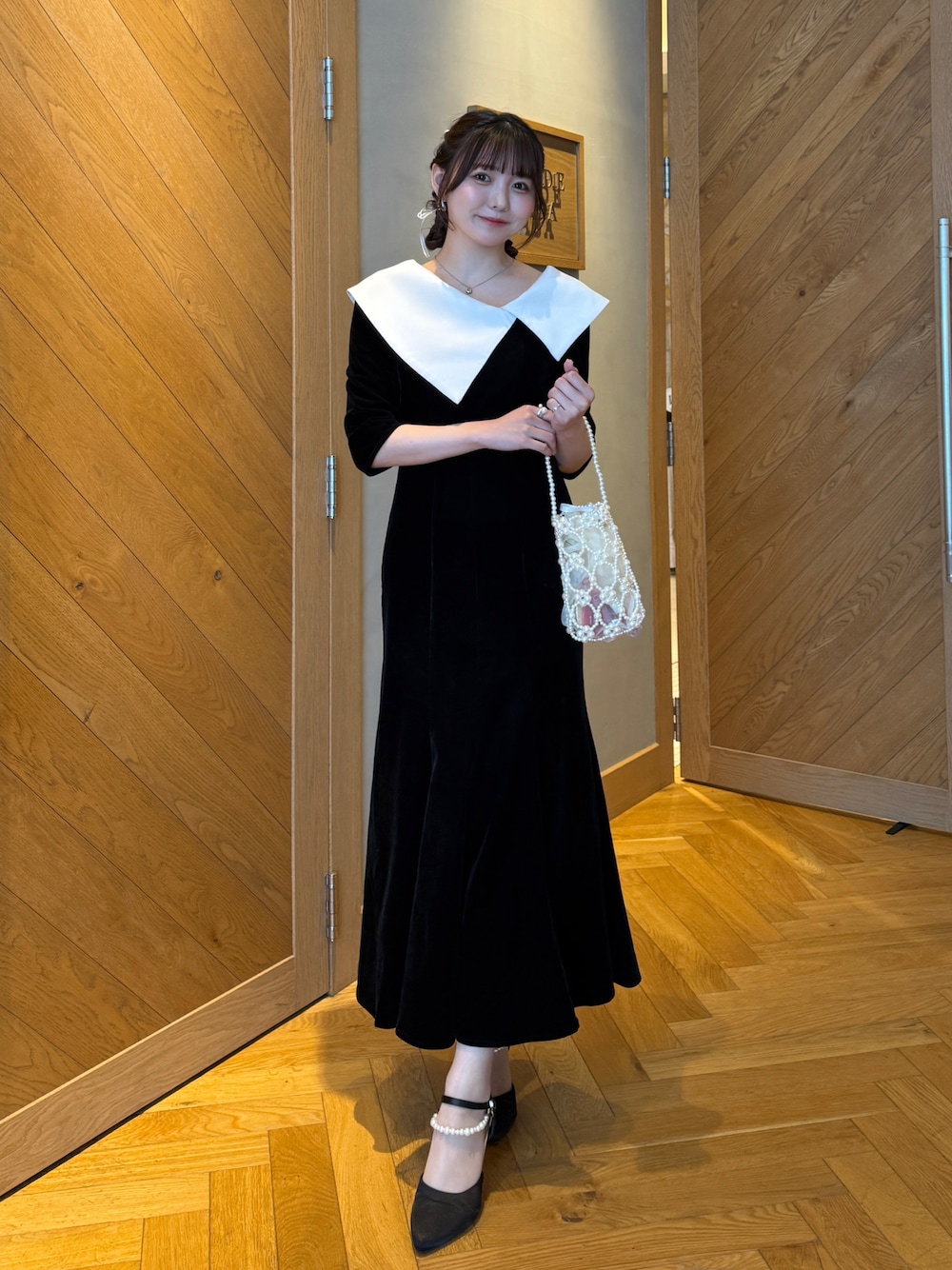 LEJA】配色アシンメトリービッグカラーベロアマーメイドシルエット