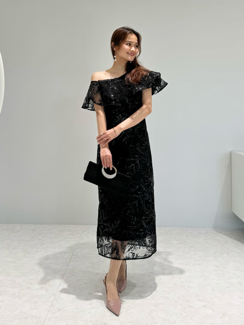 LEJA】スパンコール刺しゅうレース透け感フレアスリーブスリット入りI