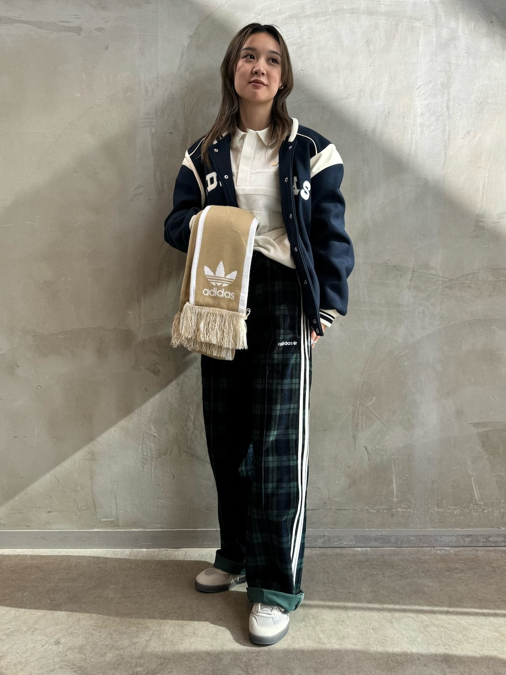 アディダス コーデュロイ ワイドパンツ アディダス コーデュロイ