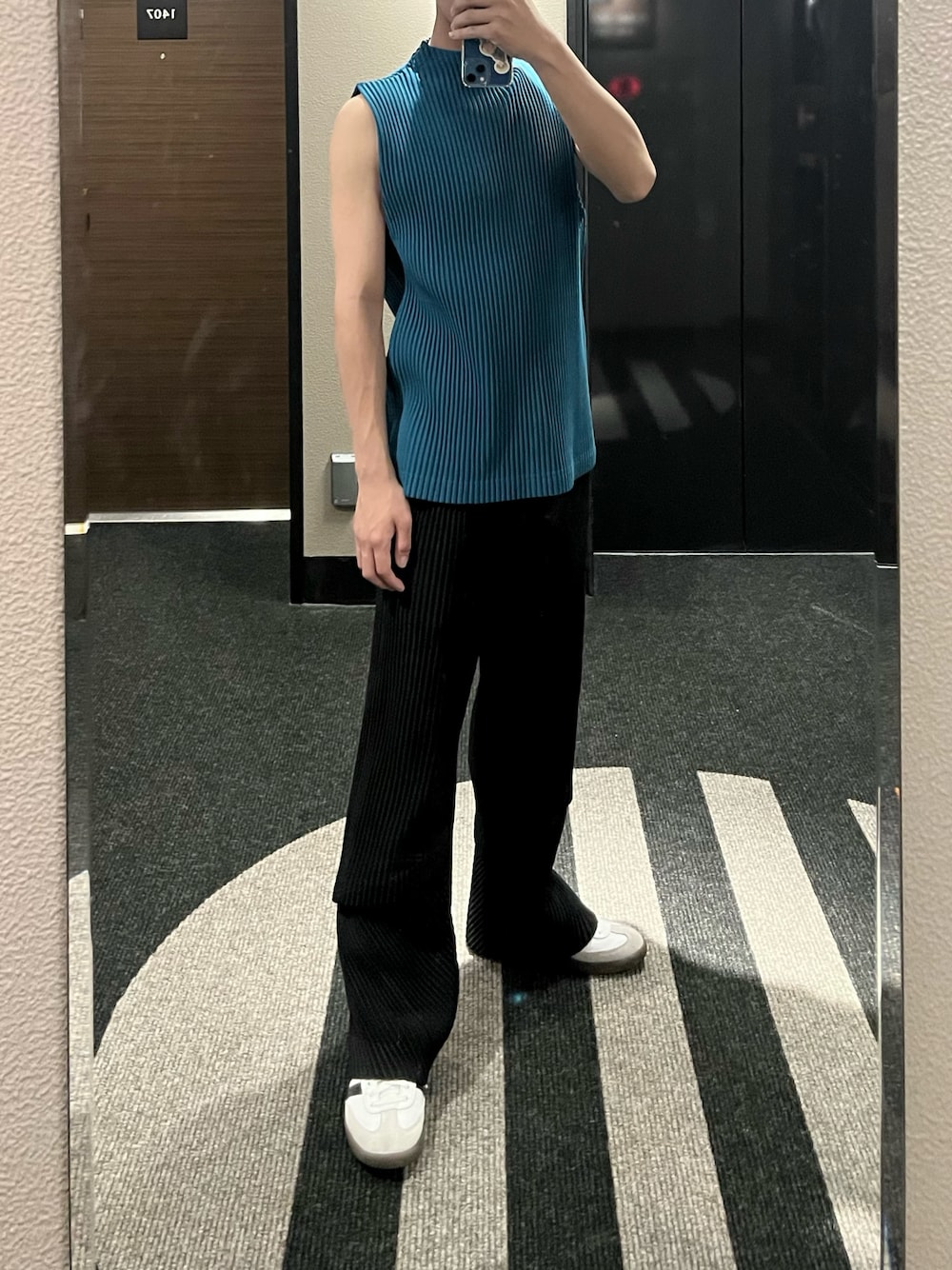 HOMME PLISSE ISSEY MIYAKEのタンクトップを使った人気ファッション